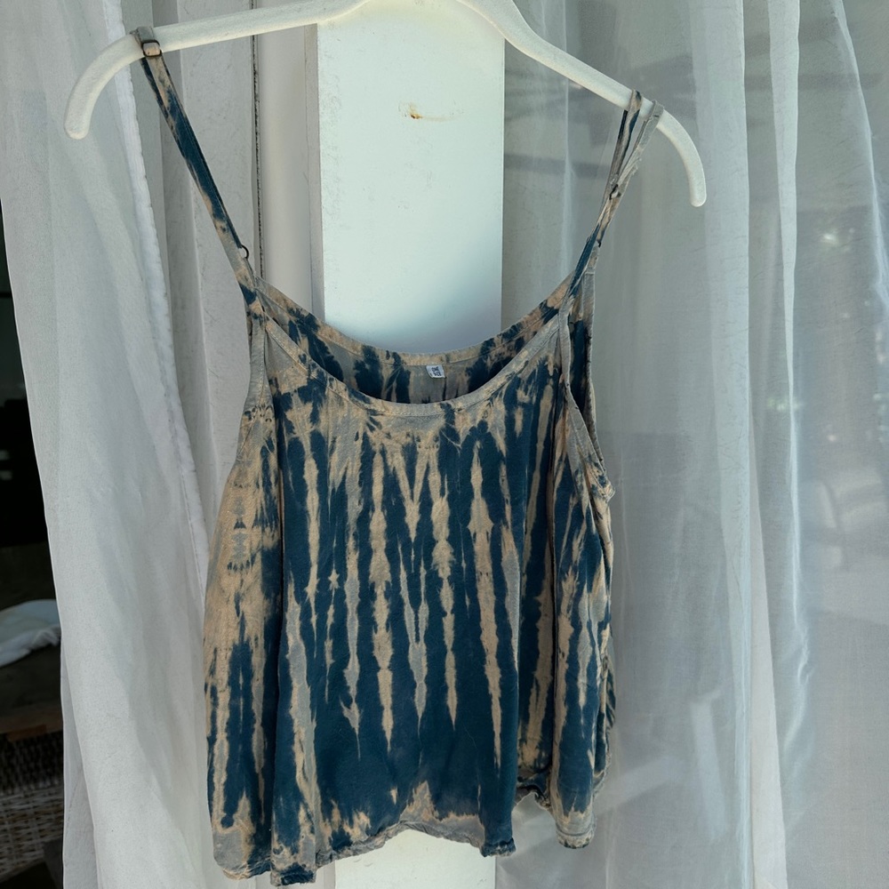 Tie-dye flowy tank top